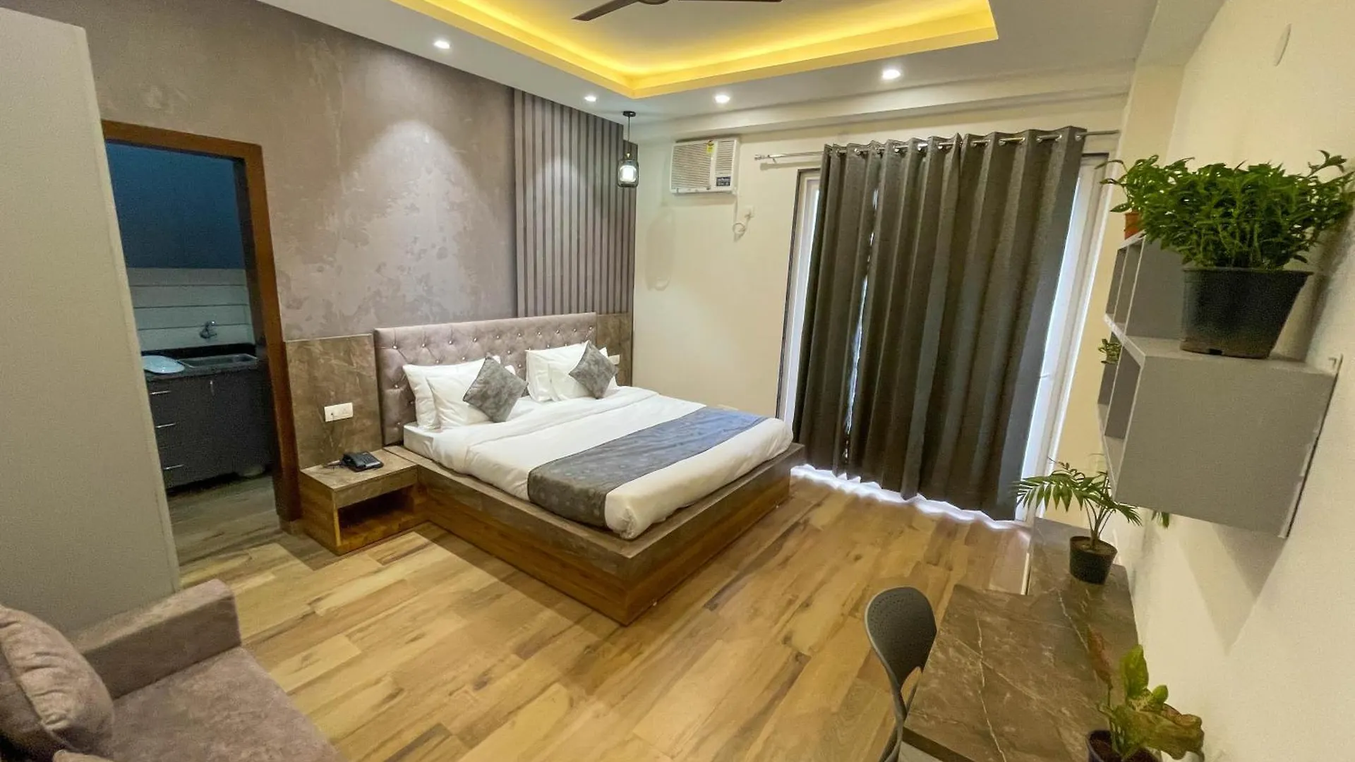 *** Hotel The Empire Stays , Golf Course Road Gurgáon Indie